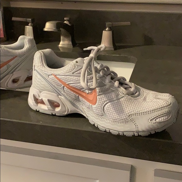 Nike Air Tennis shoes - Picture 2 of 3